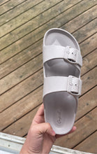 Load image into Gallery viewer, Lennie Sandal (Warm Gray)
