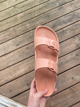 Load image into Gallery viewer, Lennie Sandal (Ash Coral/Peach)
